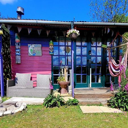 Treguth Glamping Unique Experience - Themed Huts Hotel Saint Day Bagian luar foto