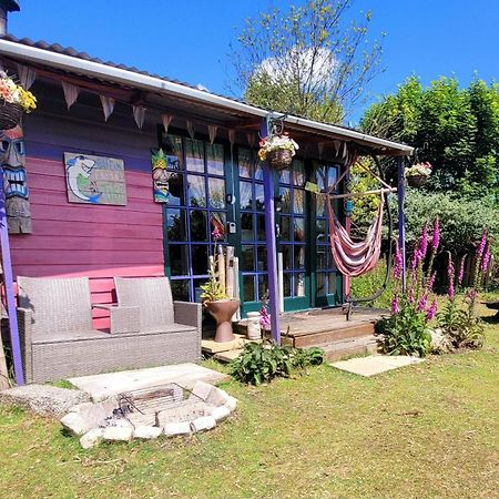 Treguth Glamping Unique Experience - Themed Huts Hotel Saint Day Bagian luar foto