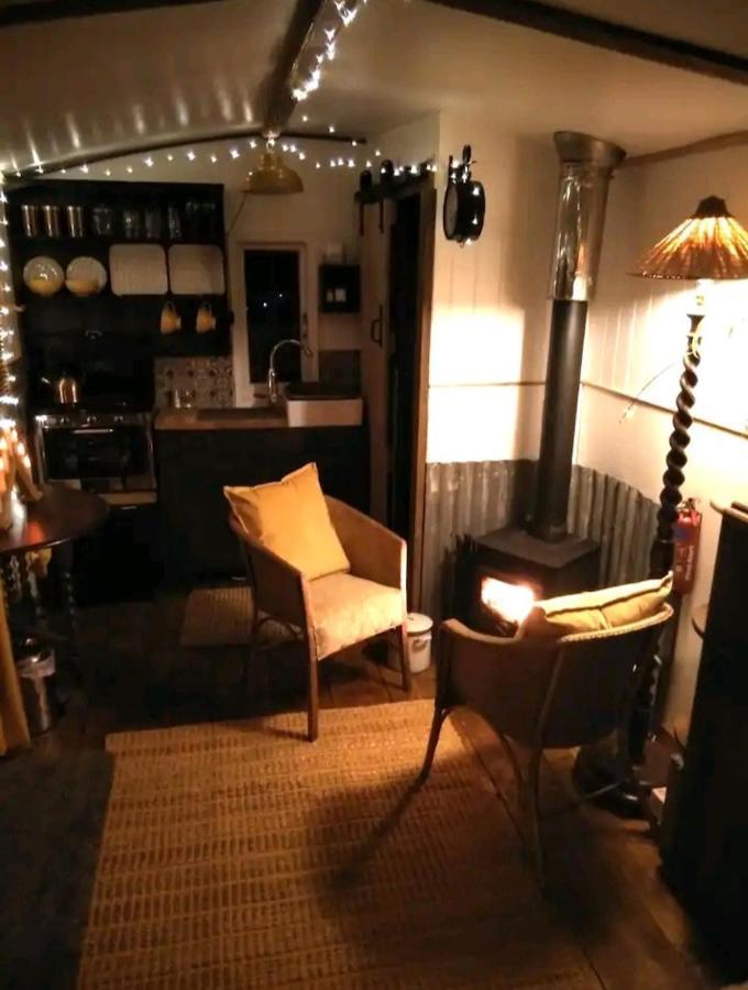 Treguth Glamping Unique Experience - Themed Huts Hotel Saint Day Bagian luar foto