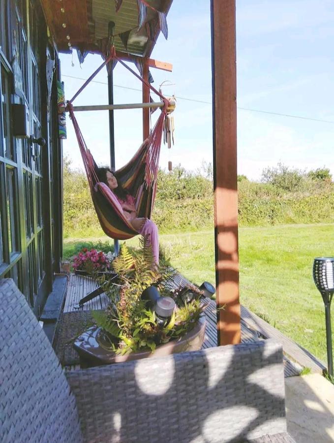 Treguth Glamping Unique Experience - Themed Huts Hotel Saint Day Bagian luar foto