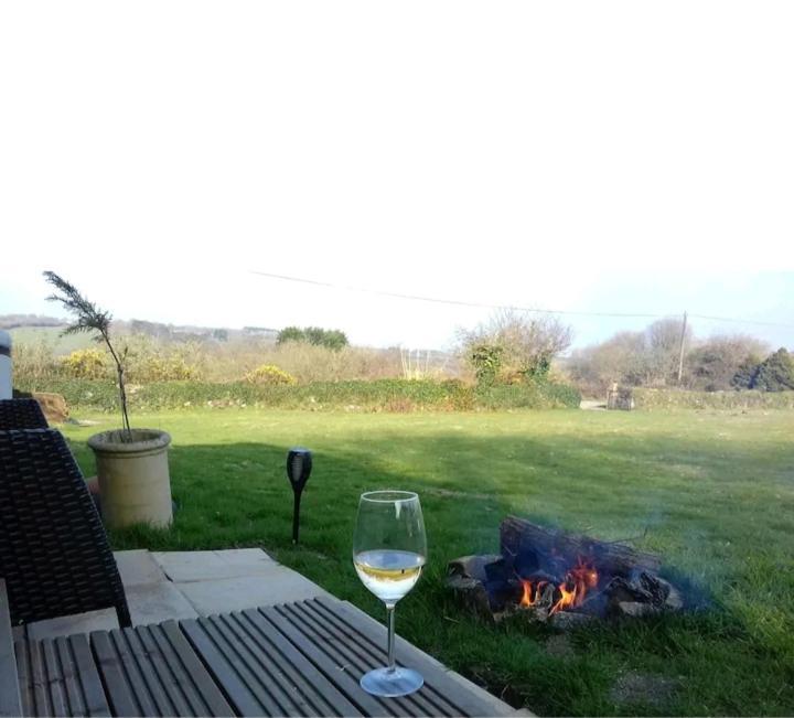Treguth Glamping Unique Experience - Themed Huts Hotel Saint Day Bagian luar foto
