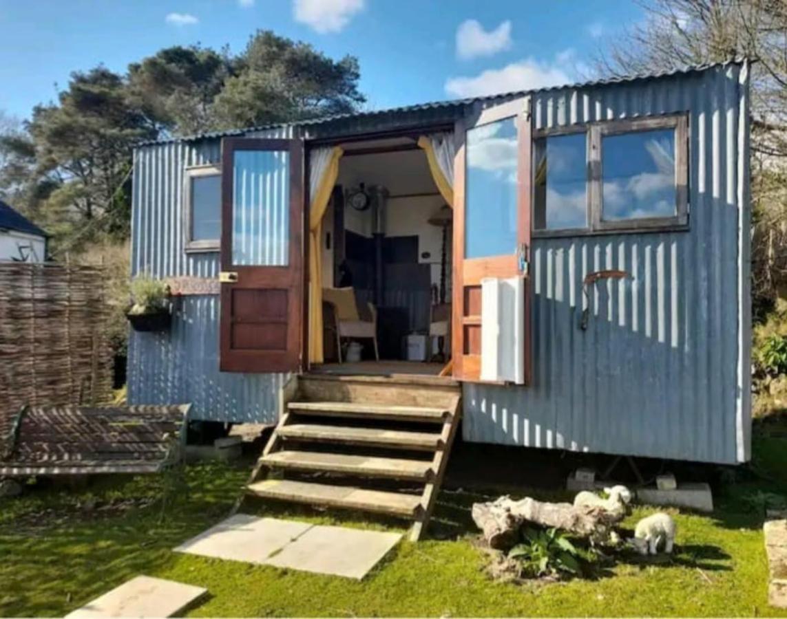 Treguth Glamping Unique Experience - Themed Huts Hotel Saint Day Bagian luar foto