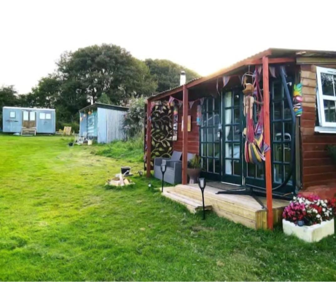 Treguth Glamping Unique Experience - Themed Huts Hotel Saint Day Bagian luar foto