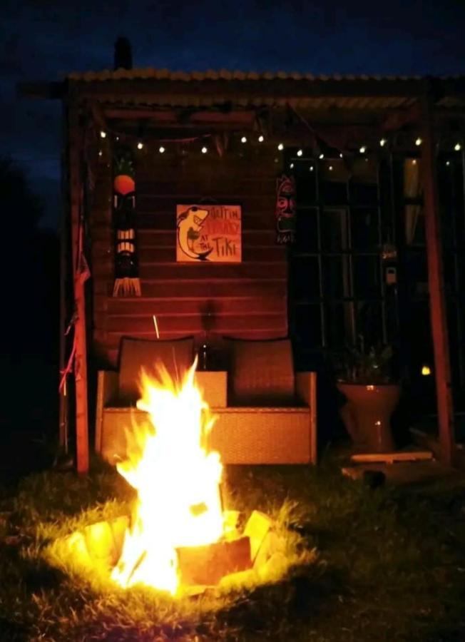Treguth Glamping Unique Experience - Themed Huts Hotel Saint Day Bagian luar foto