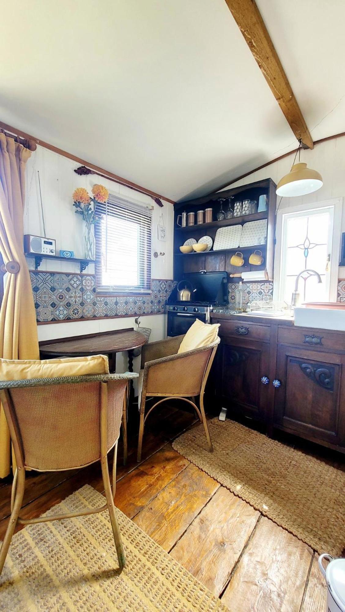 Treguth Glamping Unique Experience - Themed Huts Hotel Saint Day Bagian luar foto