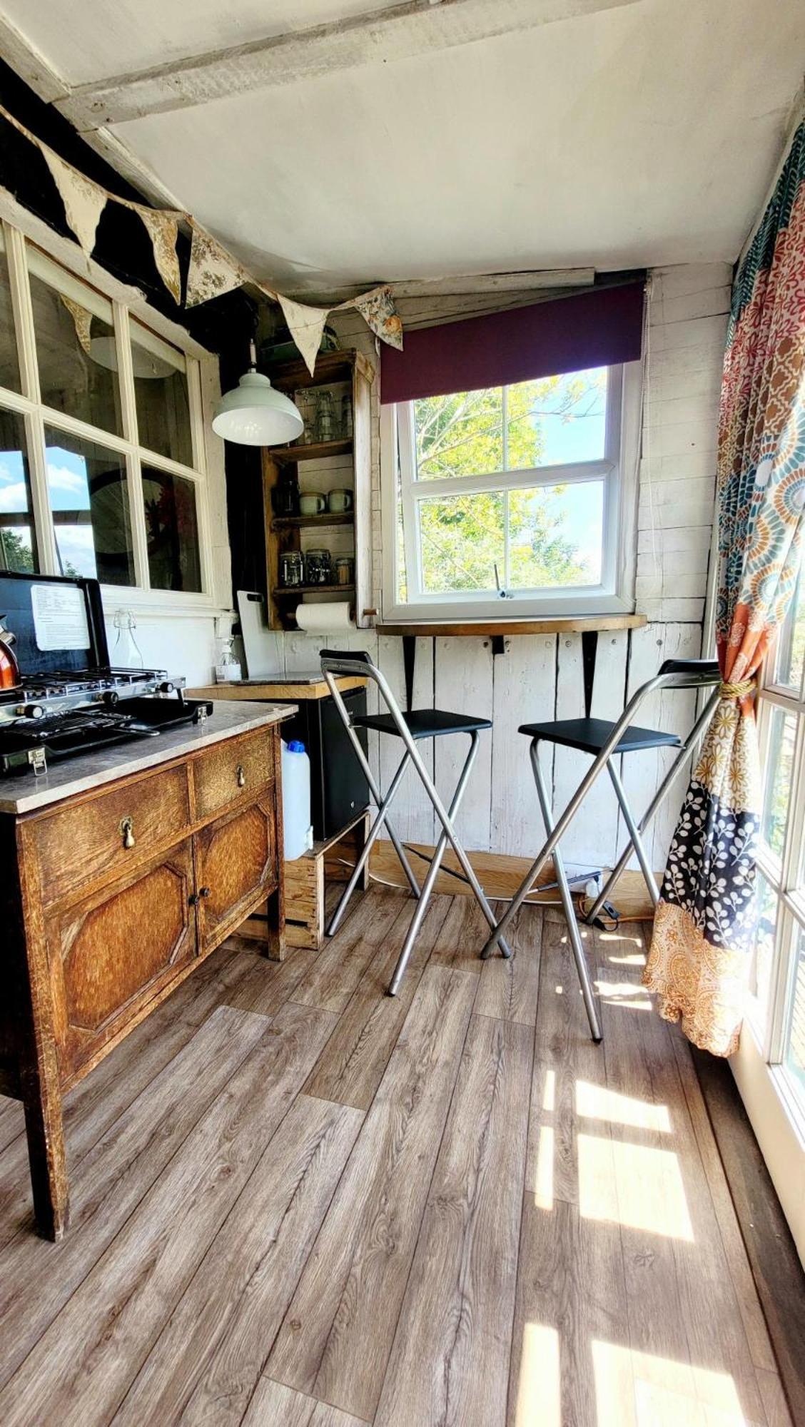 Treguth Glamping Unique Experience - Themed Huts Hotel Saint Day Bagian luar foto