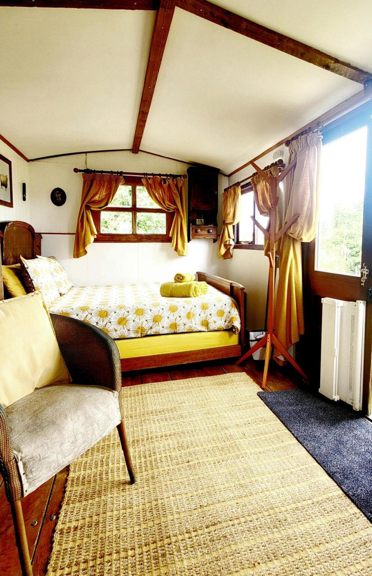 Treguth Glamping Unique Experience - Themed Huts Hotel Saint Day Bagian luar foto