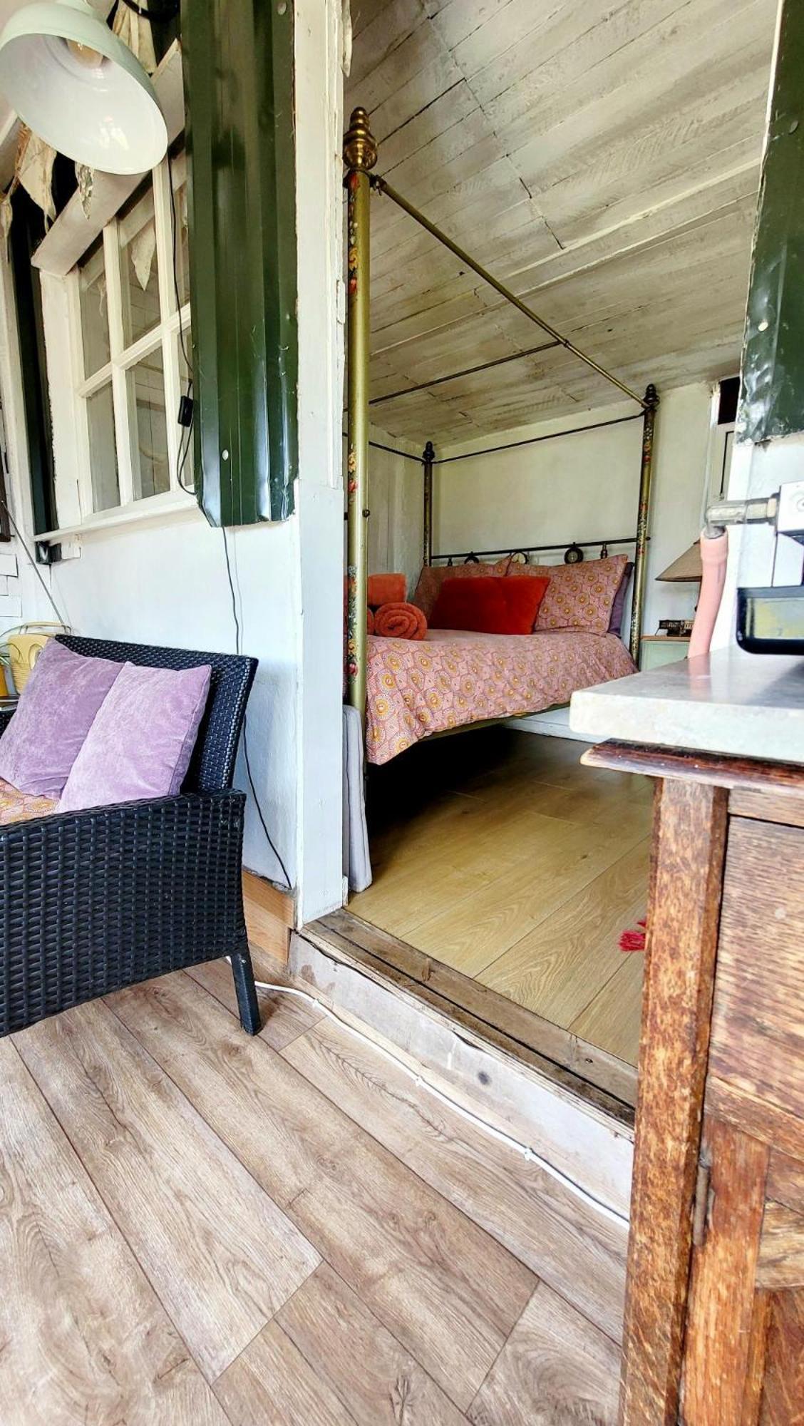 Treguth Glamping Unique Experience - Themed Huts Hotel Saint Day Bagian luar foto