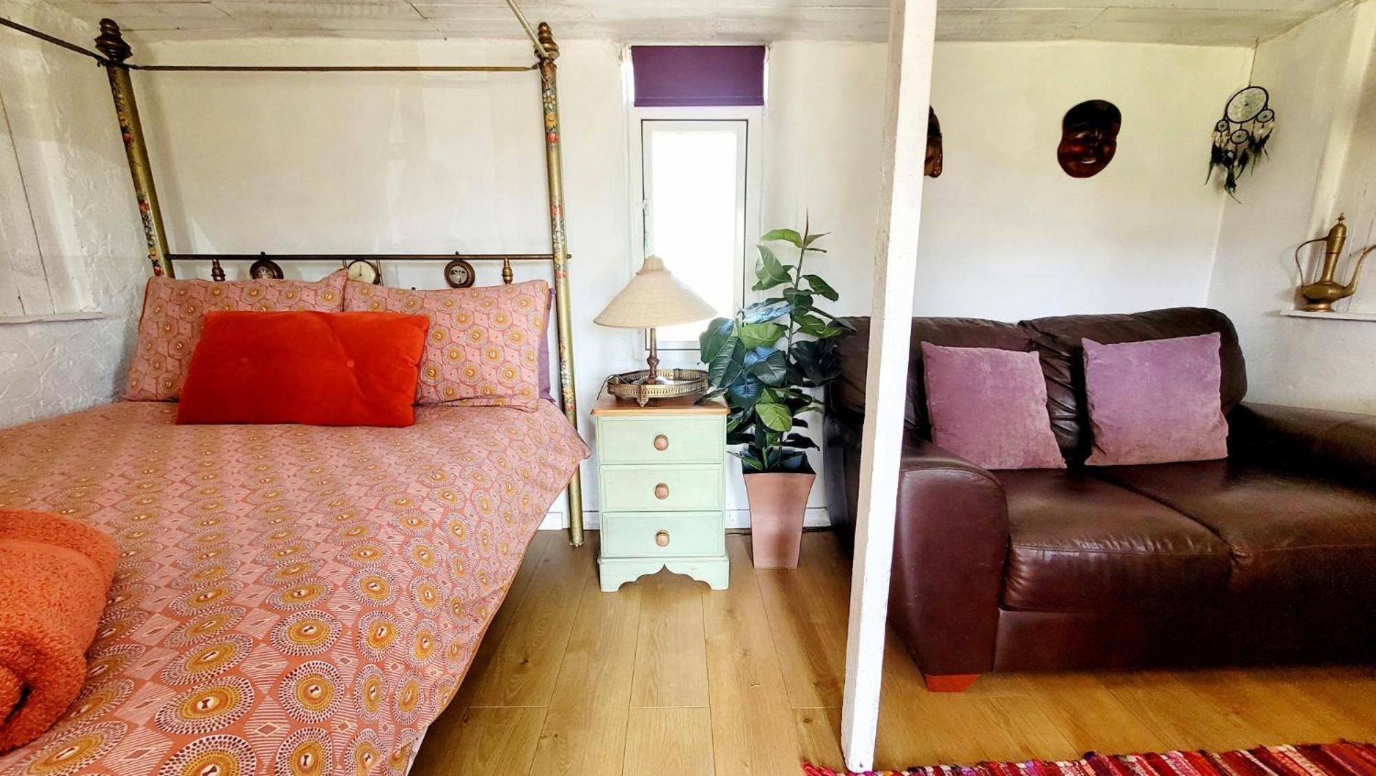 Treguth Glamping Unique Experience - Themed Huts Hotel Saint Day Bagian luar foto