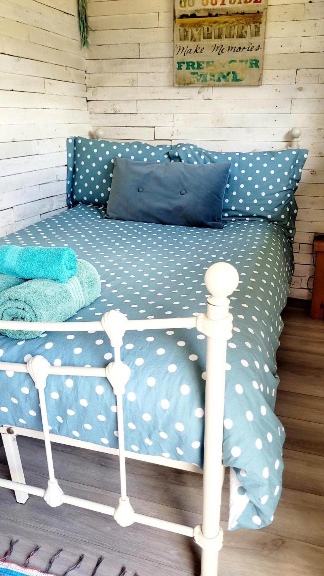 Treguth Glamping Unique Experience - Themed Huts Hotel Saint Day Bagian luar foto