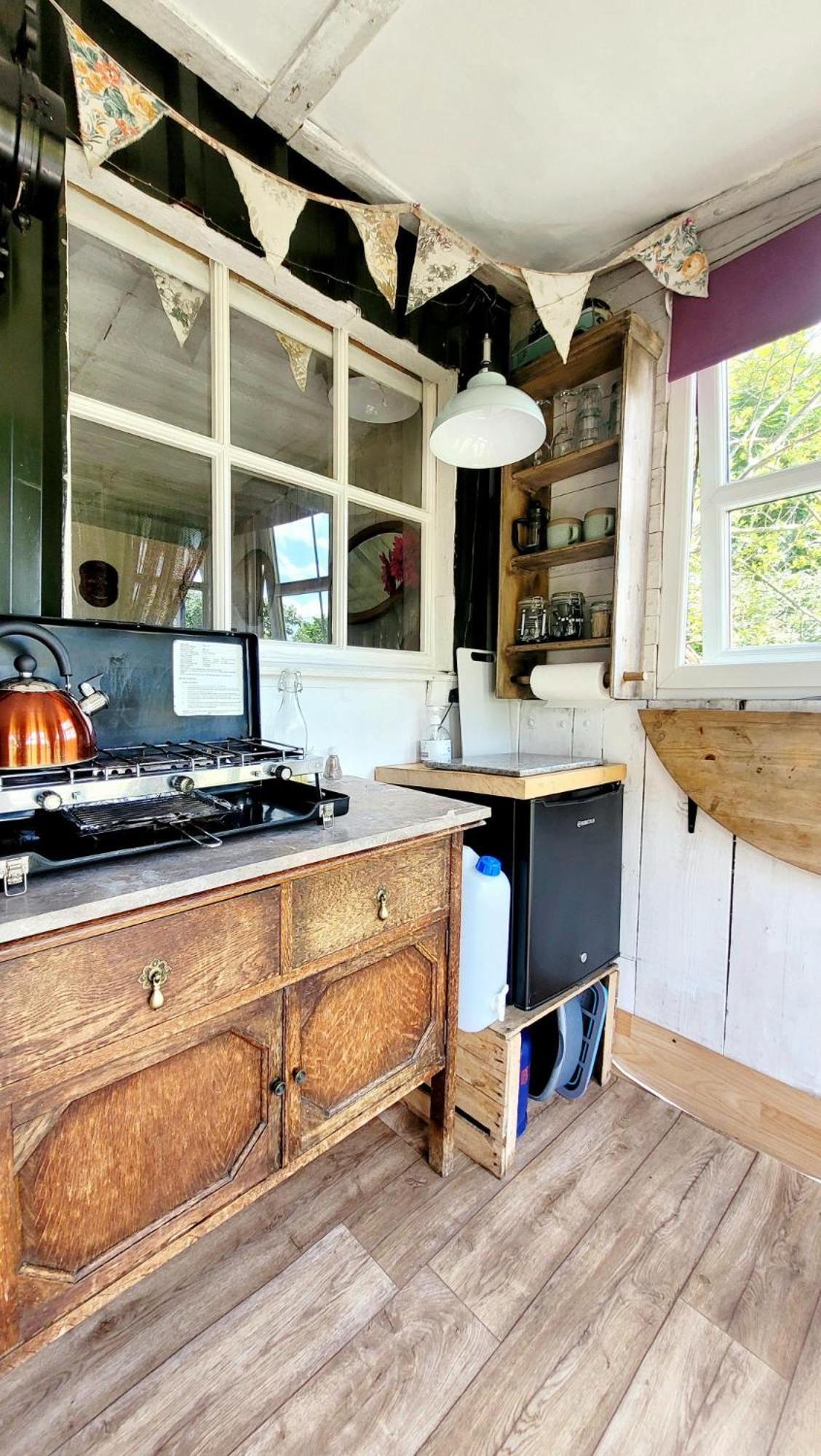 Treguth Glamping Unique Experience - Themed Huts Hotel Saint Day Bagian luar foto