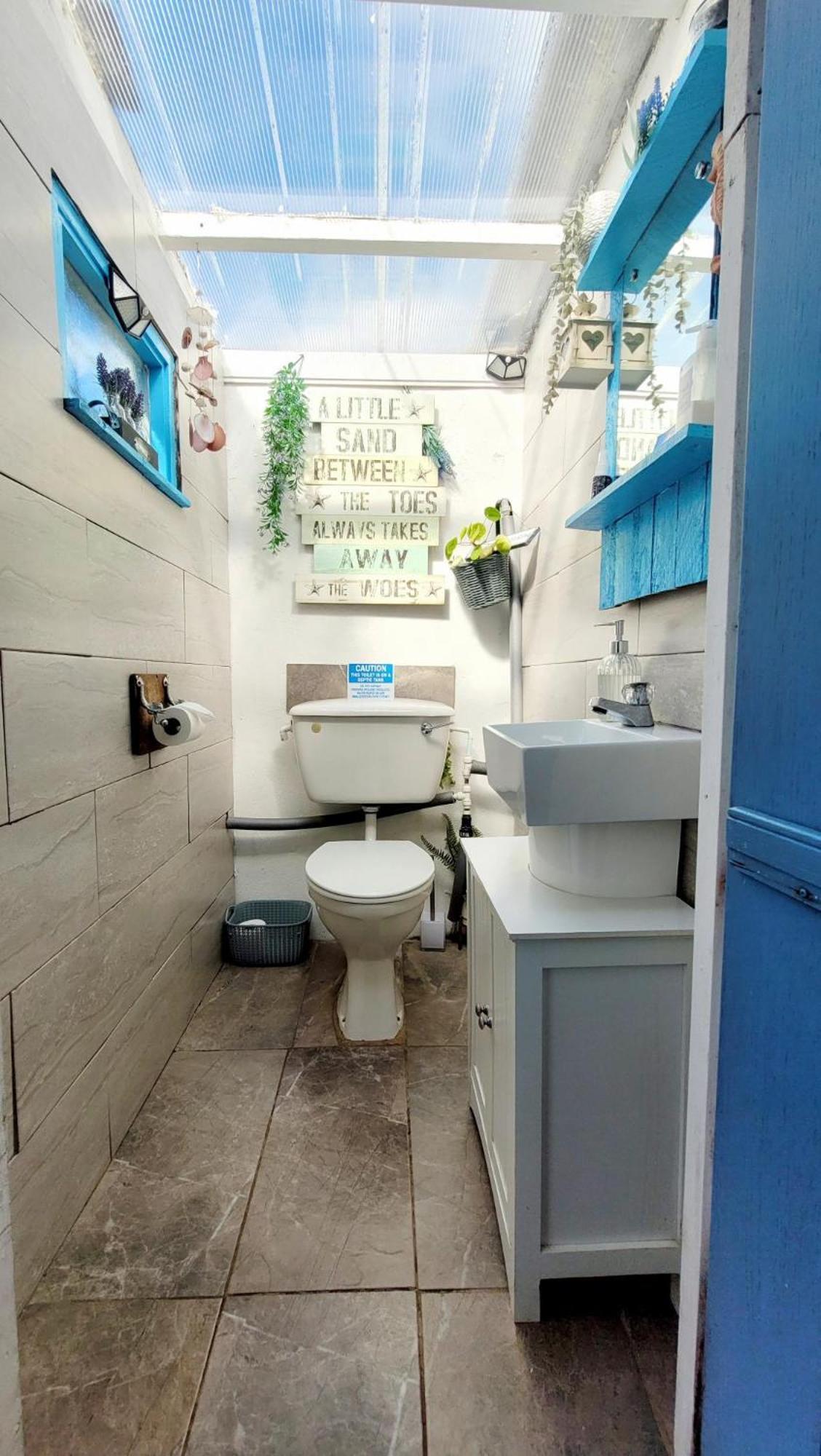Treguth Glamping Unique Experience - Themed Huts Hotel Saint Day Bagian luar foto