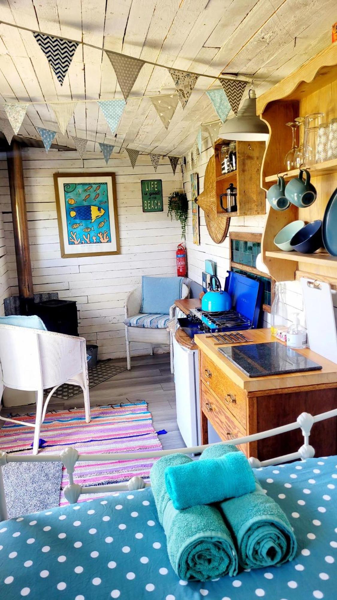 Treguth Glamping Unique Experience - Themed Huts Hotel Saint Day Bagian luar foto