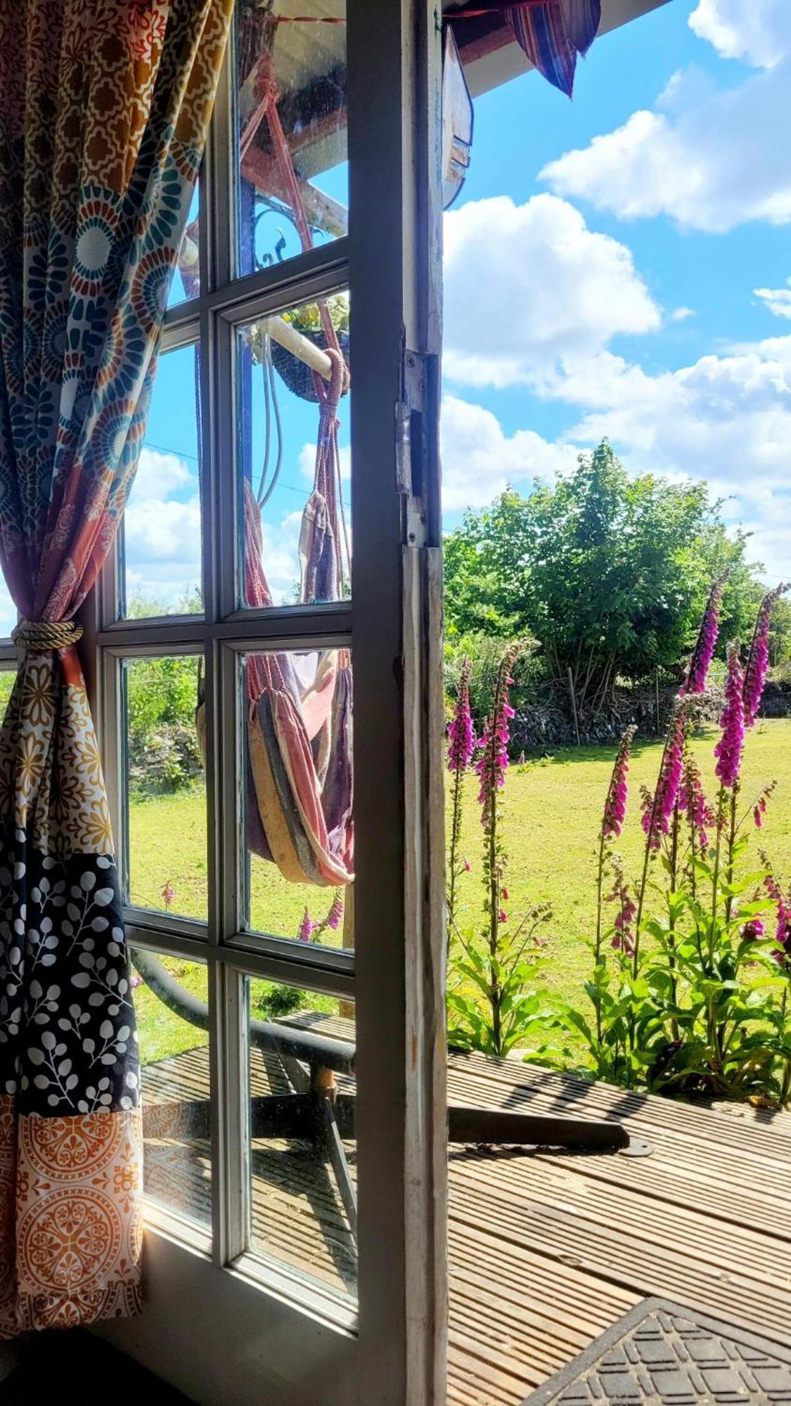 Treguth Glamping Unique Experience - Themed Huts Hotel Saint Day Bagian luar foto