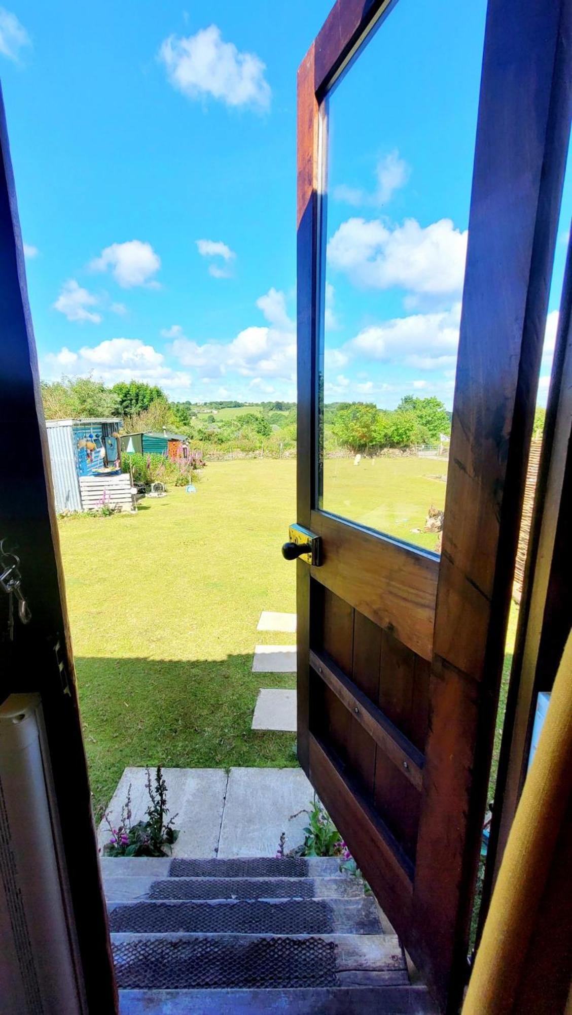 Treguth Glamping Unique Experience - Themed Huts Hotel Saint Day Bagian luar foto