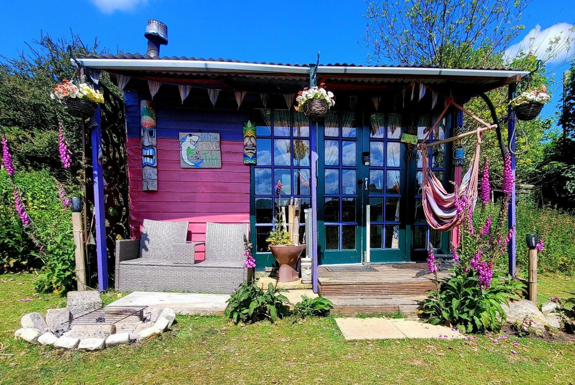 Treguth Glamping Unique Experience - Themed Huts Hotel Saint Day Bagian luar foto