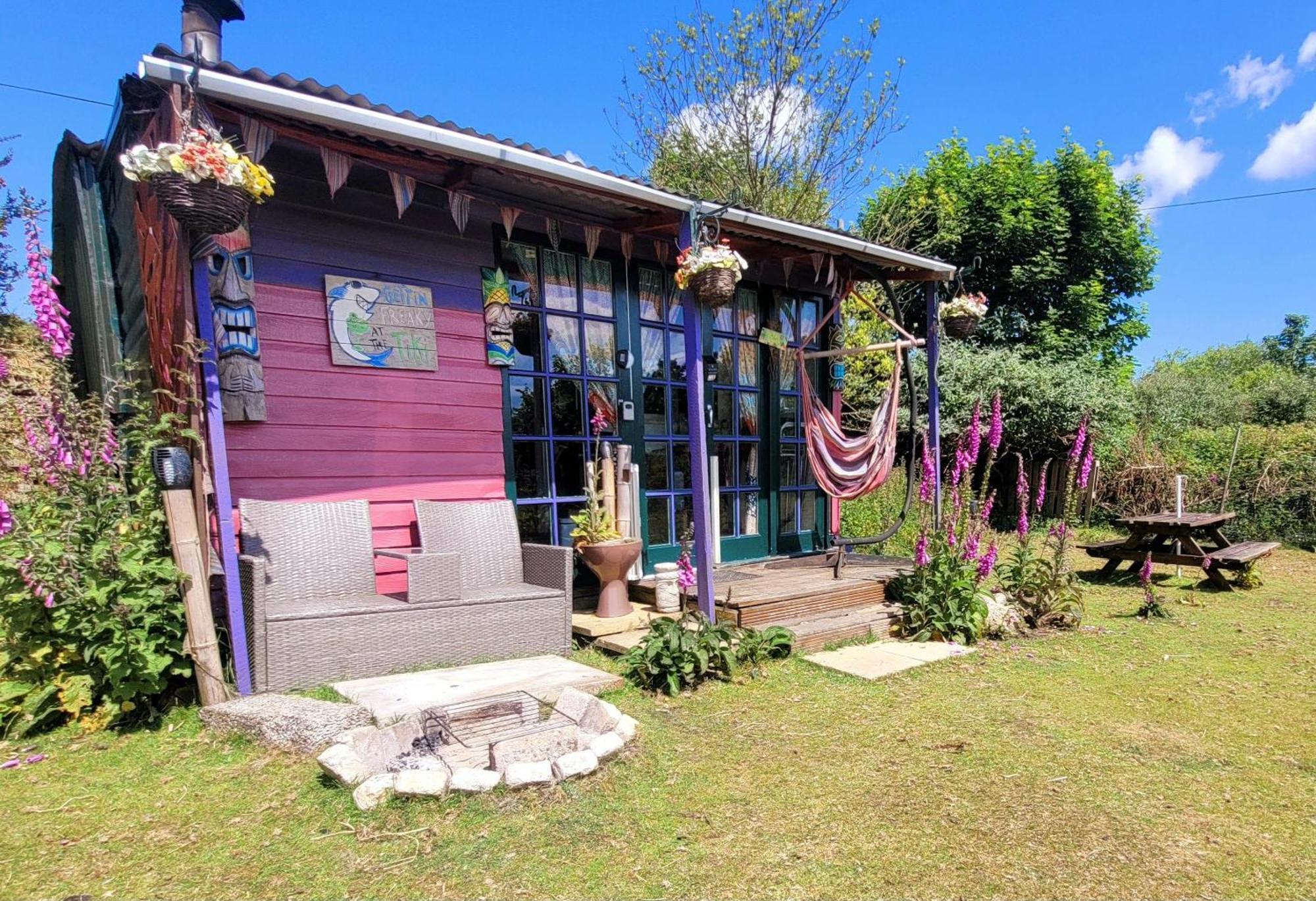Treguth Glamping Unique Experience - Themed Huts Hotel Saint Day Bagian luar foto